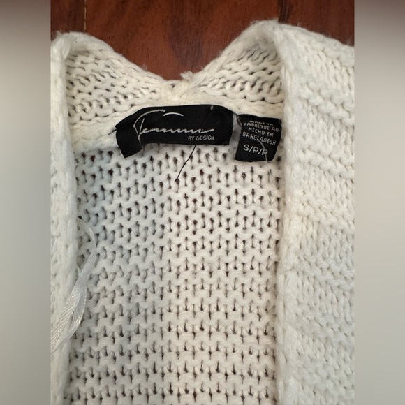 Women's Cream Sweater with Textured Sleeves - Picture 2 of 7